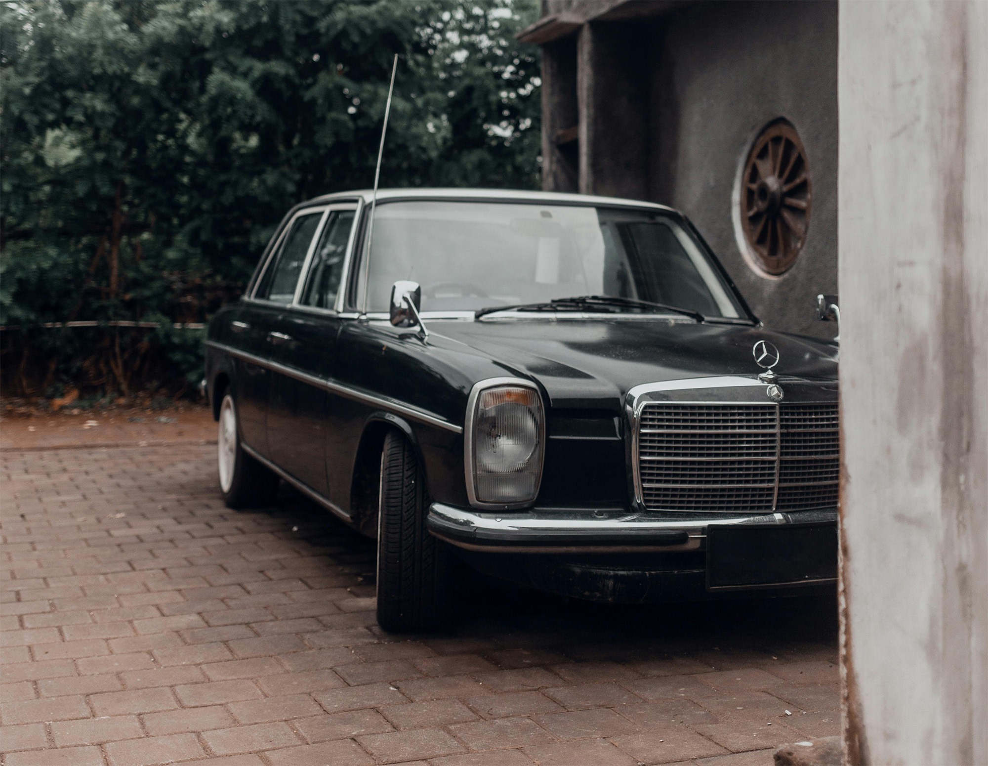Black Mercedes-Benz W114